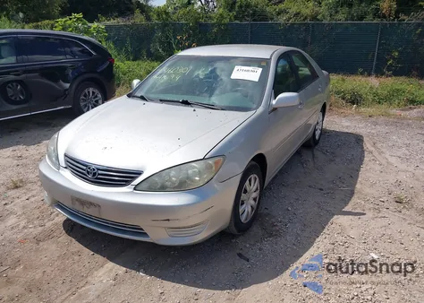 2006 Toyota Camry Le z USA, uszkodzony, nr VIN 4T1BE32K96U739732